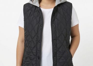 Αμάνικο καπιτονέ γιλέκο σε μαύρο χρώμα με αποσπώμενη φούτερ κουκούλα -  - 