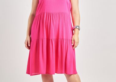 Αμάνικο μίντι γκοφρέ φόρεμα βισκόζη με βολάν -  - 