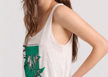 Αμάνικο t-shirt με blossom τύπωμα και raw cuts - FUNKY BUDDHA - 