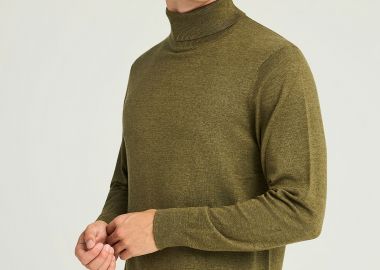 Ανδρική πλεκτή μπλούζα με ψηλή λαιμόκοψη - FUNKY BUDDHA - 