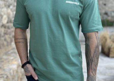 Ανδρική πράσινη oversized κοντομάνικη μπλούζα με λογότυπο στην πλάτη ES008P - ESSENTIALS - 