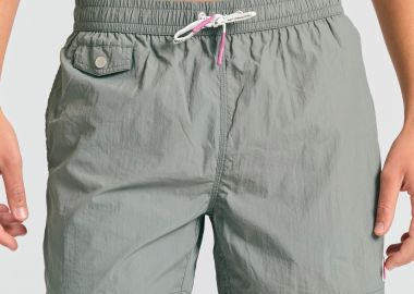 Ανδρικό μονόχρωμο μαγιό με διακοσμητικό τσεπάκι - FUNKY BUDDHA - 