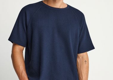 Ανδρικό μονόχρωμο πλεκτό t-shirt - FUNKY BUDDHA - 