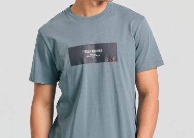 Ανδρικό t-shirt με frame τύπωμα στο στήθος - FUNKY BUDDHA - 