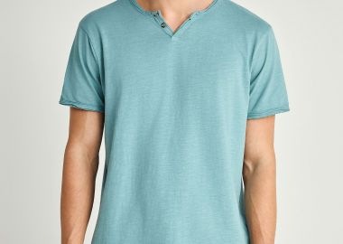 Ανδρικό t-shirt με henley λαιμόκοψη - The essentials - FUNKY BUDDHA - 
