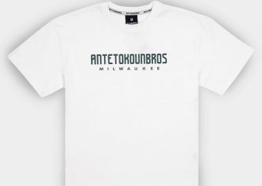 ANTETOKOUNBROS LOCATION MILWAUKEE T-SHIRT ΑΣΠΡΟ - ANTETOKOUNBROS - 