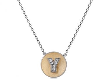 Ασημένιο κολιέ με επιχρυσωμένο φλουρί και μονόγραμμα με το γράμμα 