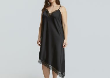 Ασύμμετρο σατέν φόρεμα με δαντελένια λεπτομέρεια - MAT FASHION - 