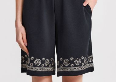 Αθλητικό σορτς με κέντημα - FUNKY BUDDHA - 