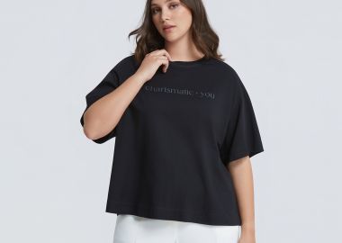 Βαμβακερό boxy t-shirt με logo “charismatic you” - MAT FASHION - 