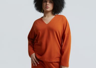 Βαμβακερό φούτερ με V-λαιμόκοψη - MAT FASHION - 