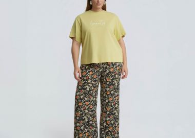 Βαμβακερό t-shirt με strass στάμπα - MAT FASHION - 