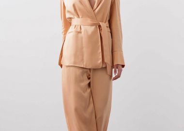 BCBGMAXAZRIA γυναικείο σατέν σακάκι με ζώνη - 23SRJ039VI09 Σομόν - BCBGMAXAZRIA - 
