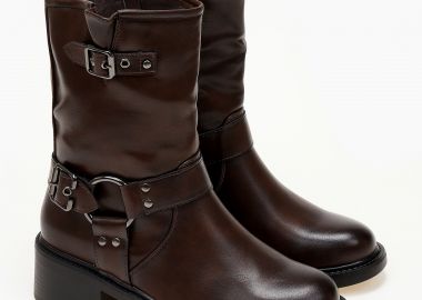 Biker boots με ζώνη και αγκράφες - Καφέ - Issue - 