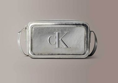 Calvin Klein Jeans γυναικεία τσάντα crossbody μονόχρωμη με ανάγλυφο λογότυπο - LV04F3331G Ασημί - CALVIN KLEIN JEANS - 