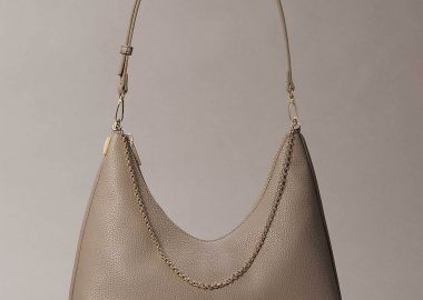 Calvin Klein Jeans γυναικεία τσάντα hobo με λογότυπο - LV04F3495G Μπεζ - CALVIN KLEIN JEANS - 
