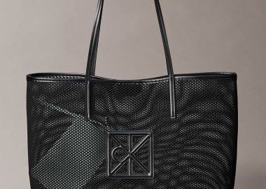 Calvin Klein Jeans γυναικεία τσάντα tote με διάτρητο σχέδιο και monogram - LV04F3380G Μαύρο - CALVIN KLEIN JEANS - 