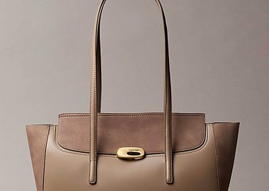 Calvin Klein Jeans γυναικεία τσάντα tote μονόχρωμη με μεταλλικό λογότυπο - LV04F3336G Μπεζ - CALVIN KLEIN JEANS - 