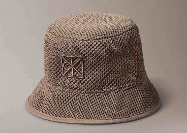 Calvin Klein Jeans γυναικείο καπέλο bucket με διάτρητο σχέδιο και monogram - LV04F5071G Μπεζ - CALVIN KLEIN JEANS - 
