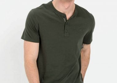 Camel Active ανδρική κοντομάνικη μπλούζα henley με κεντημένο monogram Regular Fit - C261NOS-409474-9T84 Χακί - CAMEL ACTIVE - 