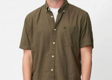 Camel Active ανδρικό κοντομάνικο πουκάμισο button down με ψιλό ριγέ σχέδιο και τσέπη με κεντημένο monogram Regular Fit - C261-409262-7S62 Λαδί - CAMEL ACTIVE - 