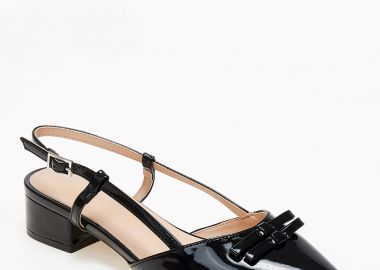 Χαμηλά εξώφτερνα μυτερά γοβάκια με φιογκάκια - Μαύρο - Issue - 