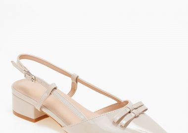 Χαμηλά εξώφτερνα μυτερά γοβάκια με φιογκάκια - Μπεζ - Issue - 