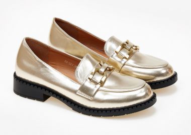 Χαμηλά loafers με μεταλλική λεπτομέρεια - Χρυσό - Issue - 