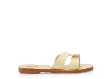 Χειροποίητα σανδάλια κίτρινα από αναγενημένο δέρμα με σχέδιο χιαστί στη φάσα ΚΙΤΡΙΝΟ - Tsoukalas - 