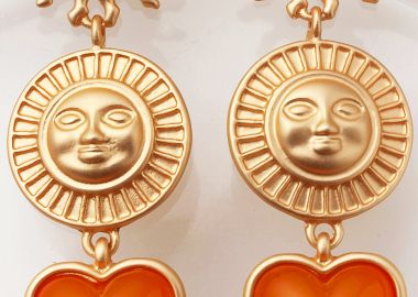 ΧΡΥΣΑ ΚΡΕΜΑΣΤΑ ΣΚΟΥΛΑΡΙΚΙΑ ΜΕ ΧΡΥΣΟ ΗΛΙΟ ΚΑΙ ΠΟΡΤΟΚΑΛΙ ΚΑΡΔΙΑ - Anna Raxevsky - 