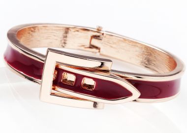 ΧΡΥΣΟ ΣΤΑΘΕΡΟ ΒΡΑΧΙΟΛΙ ΣΕ ΚΟΚΚΙΝΟ ΧΡΩΜΑ ΣΕ ΣΧΗΜΑ ΚΟΥΜΠΩΜΑ ΖΩΝΗΣ - Anna Raxevsky - 