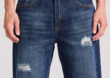 Comfort fit τζιν βερμούδα με φθορές - FUNKY BUDDHA - 