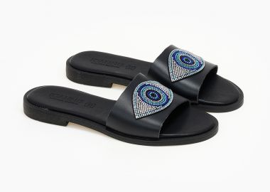 Δερμάτινα σανδάλια με strass σχέδιο - Μαύρο - Issue - 