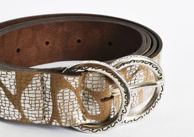 Δερμάτινη ζώνη με μεταλλικό μοτίβο & διπλή αγκράφα - MAT FASHION - 