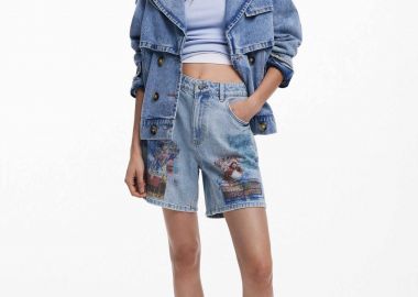 Desigual γυναικεία τζιν βερμούδα με ethnic print 