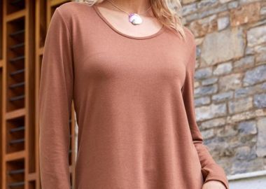 ΕΚΑΪ ΠΛΕΚΤΗ ΜΠΛΟΥΖΑ ΣΕ ΙΣΙΑ ΓΡΑΜΜΗ - Anna Raxevsky - 