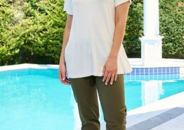 ΕΚΡΟΥ ΚΟΝΤΟΜΑΝΙΚΗ ΜΠΛΟΥΖΑ ΜΕ ΑΝΟΙΓΜΑΤΑ ΣΤΗΝ ΛΑΙΜΟΚΟΨΗ - Anna Raxevsky - 