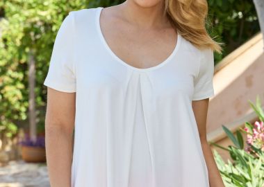 ΕΚΡΟΥ ΜΠΛΟΥΖΑ ΜΕ ΠΙΕΤΑ ΣΤΗΝ ΛΑΙΜΟΚΟΨΗ - Anna Raxevsky - 