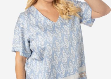 Εμπριμέ μπλούζα με V λαιμόκοψη σε γαλάζιο χρώμα -  - 