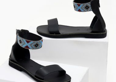Estil Δερμάτινα σανδάλια με λουράκι με χάντρες - 103 - Μαύρο - Estil - 