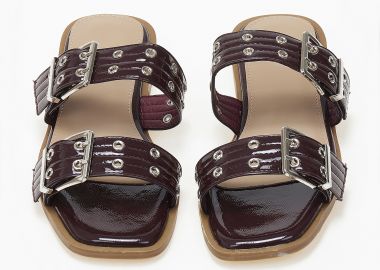 Εξώφτερνα σανδάλια με αγκράφες και τρουκς - Κόκκινο - Issue - 