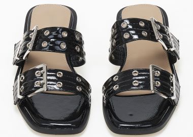 Εξώφτερνα σανδάλια με αγκράφες και τρουκς - Μαύρο - Issue - 