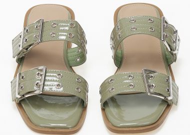 Εξώφτερνα σανδάλια με αγκράφες και τρουκς - Πράσινο - Issue - 
