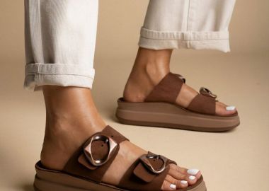 FANTASY SANDALS Flatform Σανδάλια με αγκράφα - S1121 ABEBA - Καφέ Σουέτ - FANTASY SANDALS - 