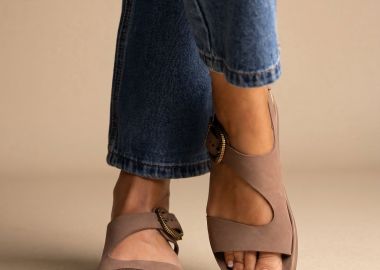 FANTASY SANDALS Σανδάλια με αγκράφα - S9055 - Taupe Σουέτ - FANTASY SANDALS - 