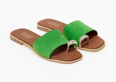 Φλατ σανδάλια ελληνικής κατασκευής με suede φάσα και δαχτυλίδι - Πράσινο - Issue - 