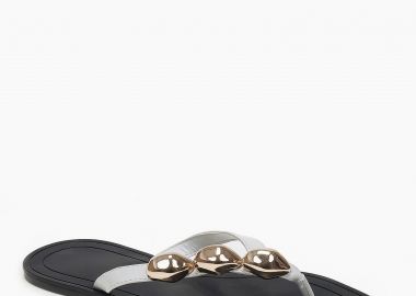 Φλατ σανδάλια με δίχαλο και μεταλλικές λεπτομέρειες - Λευκό - Issue - 