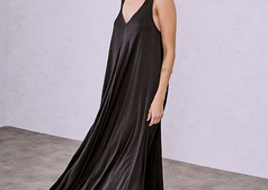 Φόρεμα μάξι με καμπύλη στο τελείωμα SQ7587.8011+1 - Celestino - 