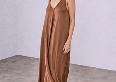 Φόρεμα μάξι με καμπύλη στο τελείωμα SQ7587.8011+2 - Celestino - 