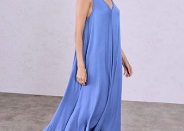 Φόρεμα μάξι με καμπύλη στο τελείωμα SQ7587.8011+3 - Celestino - 